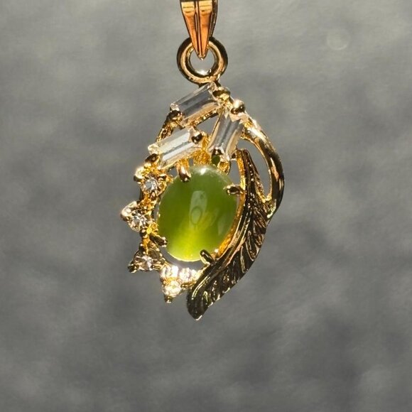 Vintage Jade Pendant Necklace, Dolphin Ore 18K Gold Electroplate - Picture 2 of 5